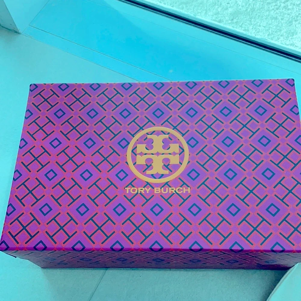 Tory Burch's Capri sandals - Picture 7 of 13